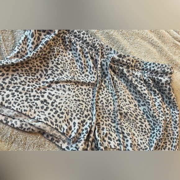 Various brand of sleep/lounge shorts. All size medium. Great condition. Offer! - Picture 6 of 14
